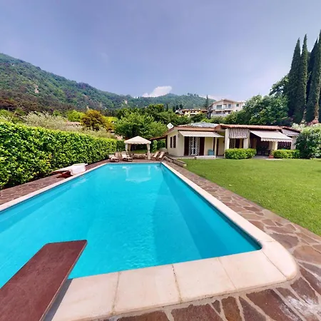 Oleandri-bgl Willa Salò